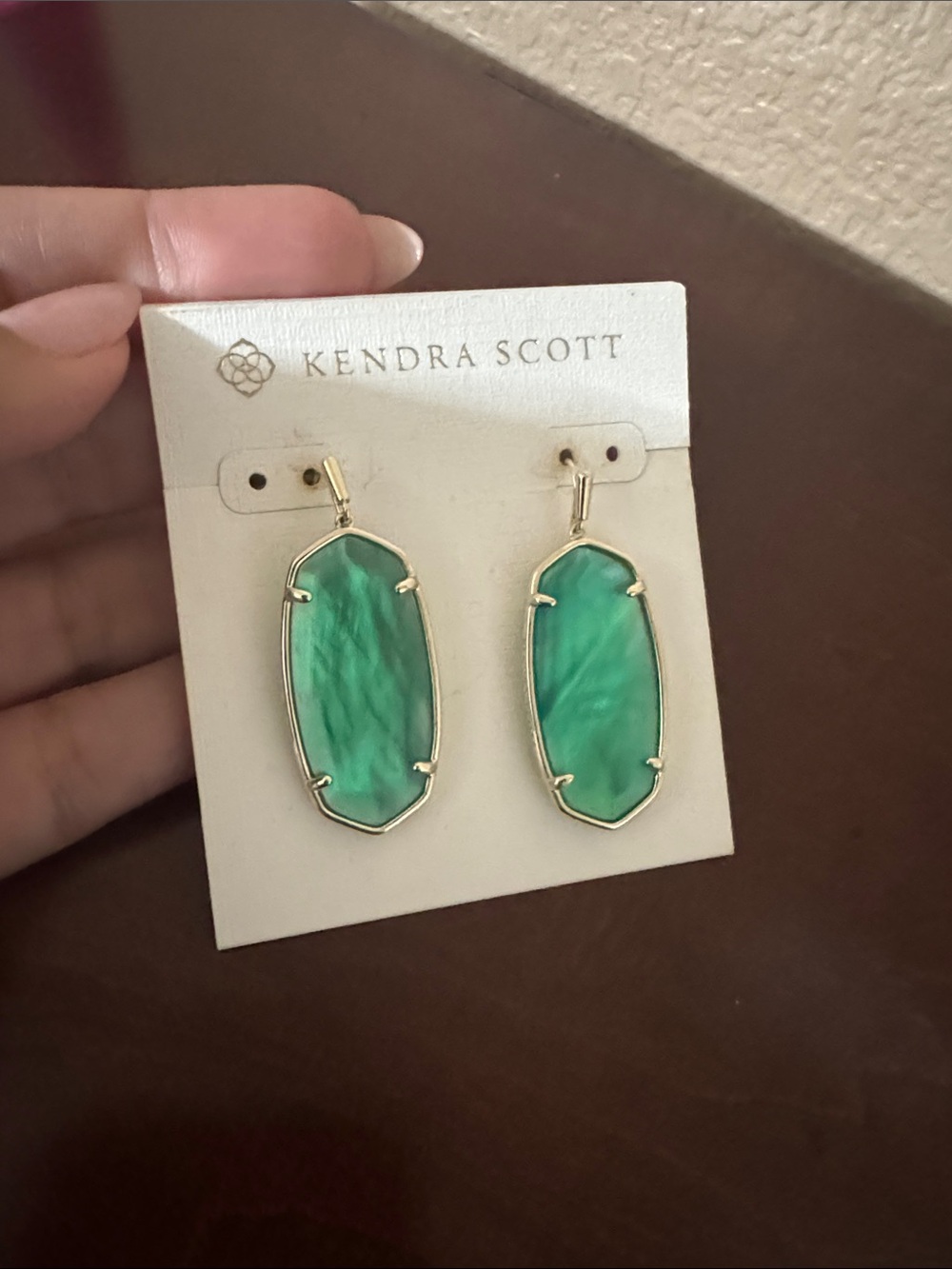 Kendra Scott Emerald Green Daniella Drop Earrings - Gold